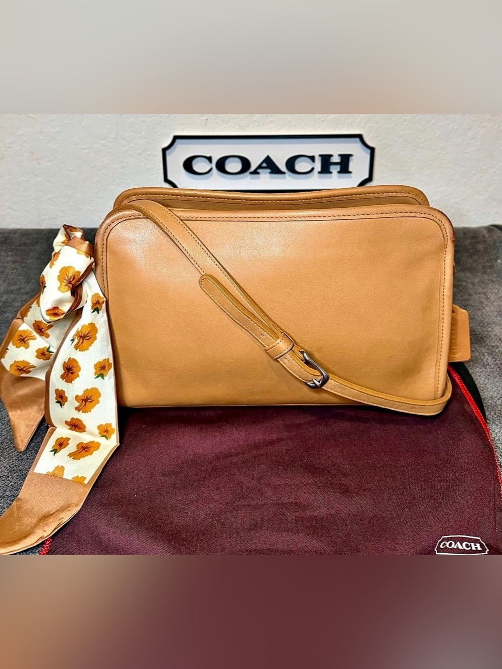 Vintage COACH Camel Sutton Zip Bag No. D9C-9814 USA